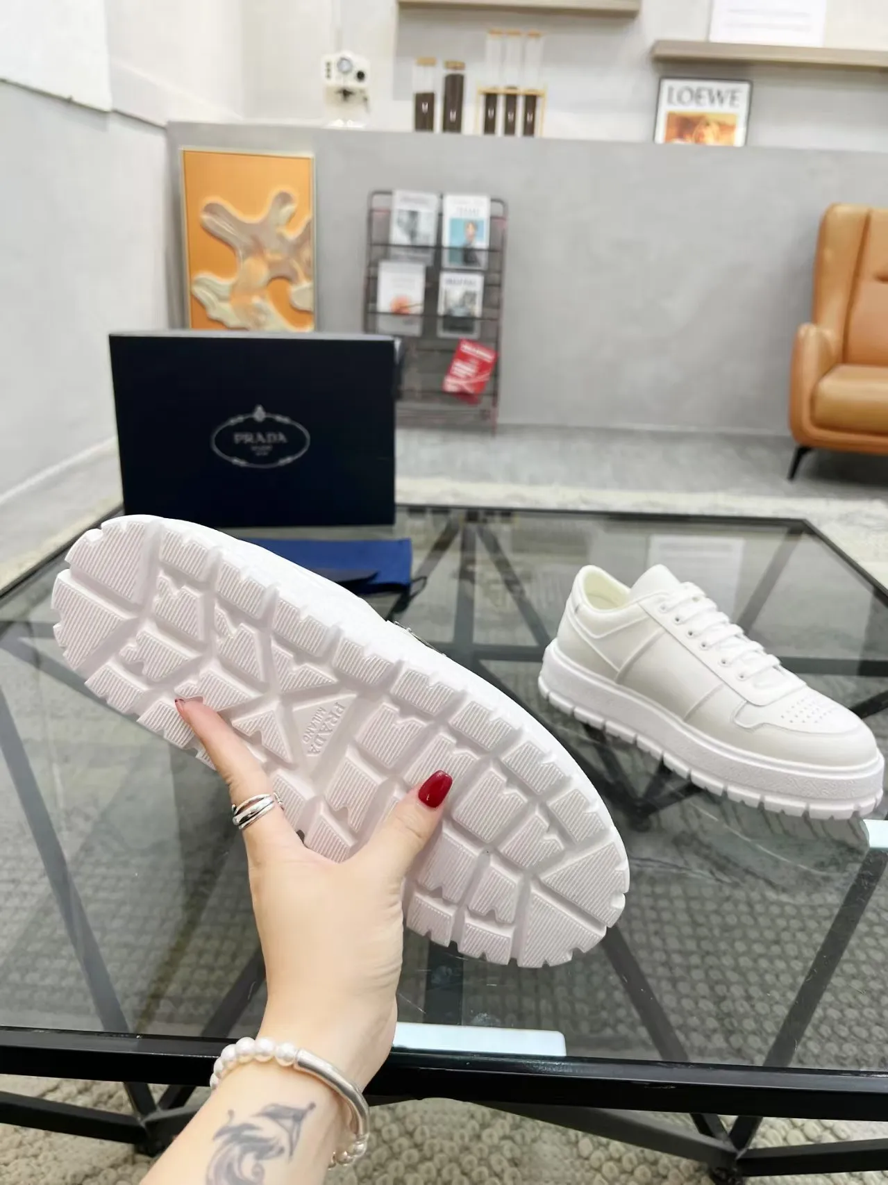 Men's Men's Shoes 💰440 [New Style] 🎍🎍Prada Prada's new men's leather sneakers, the highest version on the market, any comparison is welcome🆚! The original leather has excellent texture and is super high-end! Fetal sheep net lining imported from Italy, removable pad! Luxurious materials and fine workmanship, highly recommended! Code: 38-44 (45 can be customized